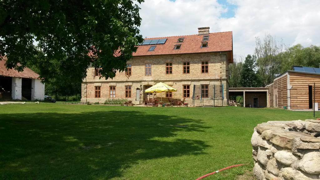 Rekreacni Areal Dvur Honetice Hotel Esterno foto