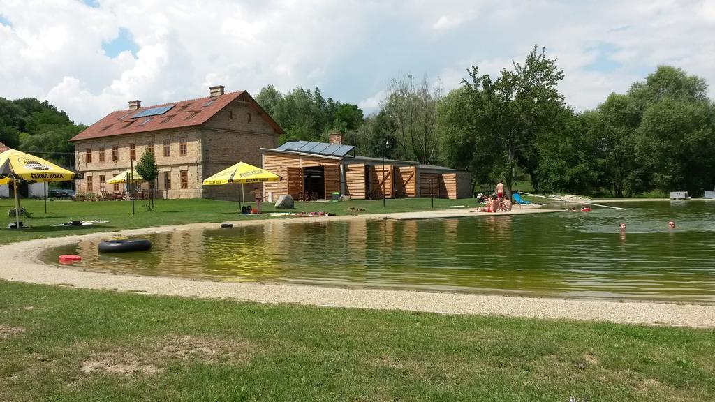 Rekreacni Areal Dvur Honetice Hotel Esterno foto