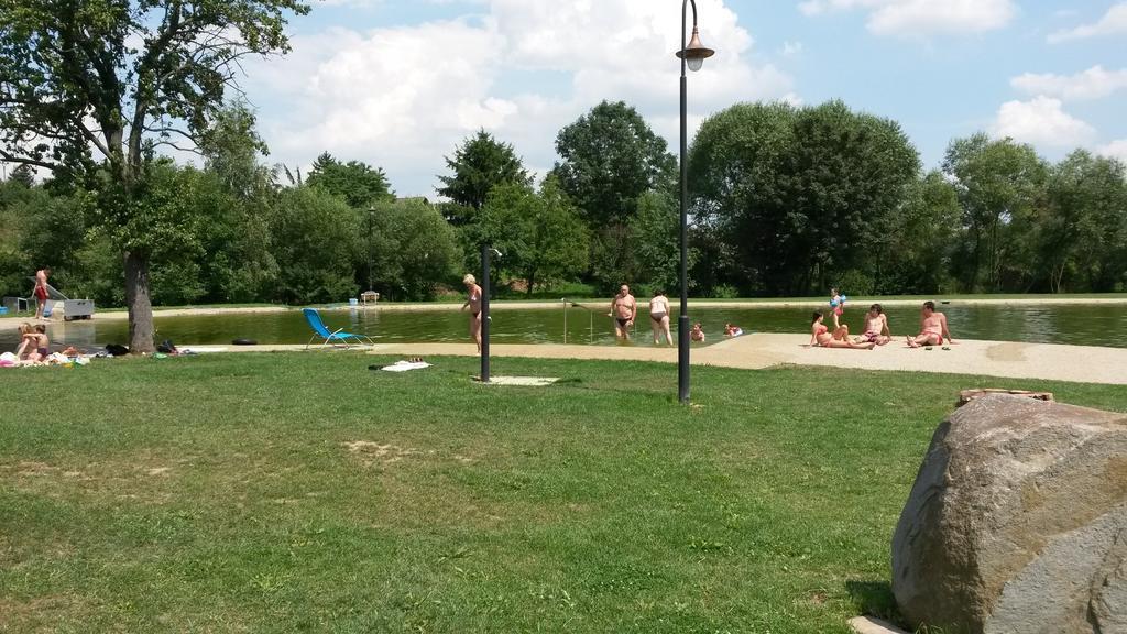 Rekreacni Areal Dvur Honetice Hotel Esterno foto